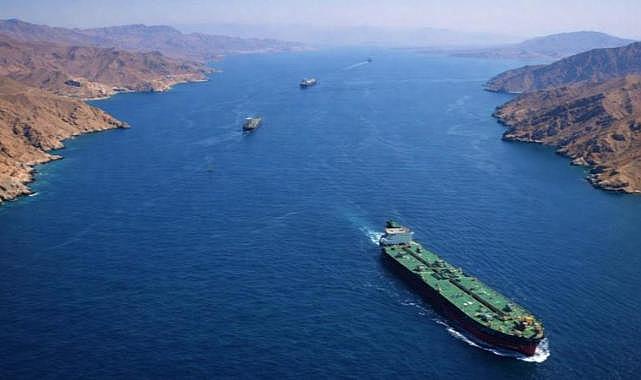İran, Hürmüz Boğazı'nda 56 gemiyi