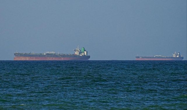 İranlı yetkili: Hürmüz Boğazı'nda vurulan gemilerden sızan petrol Umman Denizi'ne ilerliyor