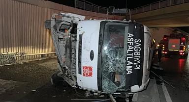 İstanbul'da asfalt kamyonu alt geçit yoluna düştü