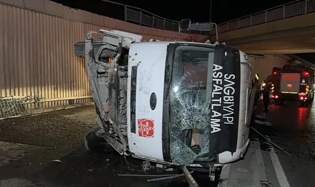 İstanbul'da asfalt kamyonu alt geçit yoluna düştü