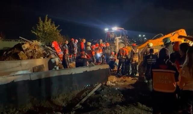 İstanbul Valiliğinden Büyükçekmece’deki göçükle ilgili açıklama: Göçük altında bir kişi hayatını kaybetti