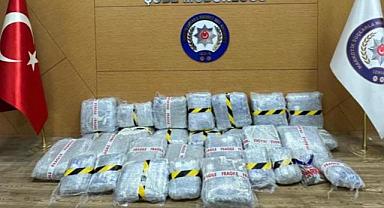 İzmir'de bir evde 80 kilo 463 gram uyuşturucu ele geçirildi