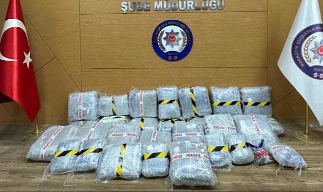İzmir'de bir evde 80 kilo 463 gram uyuşturucu ele geçirildi