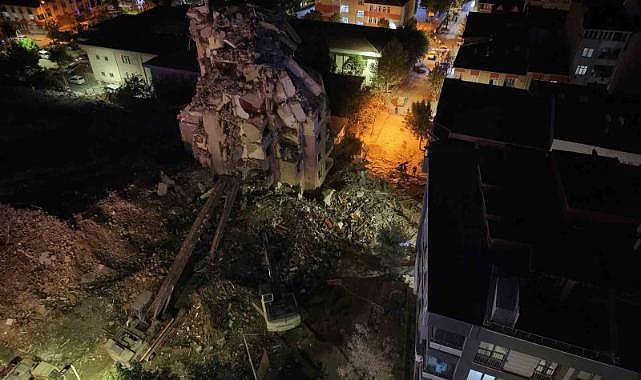 Küçükçekmece’de yıkım çalışmasında çöken binada arama çalışmaları sona erdi