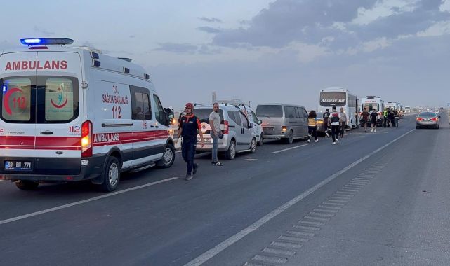 Kum fırtınası zincirleme kazaya yol açtı: 16 yaralı