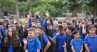 Okul yolları yeniden doldu: 17 milyon öğrenci için ders zili çaldı