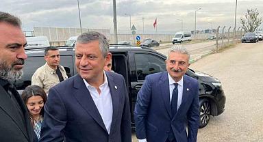 Özgür Özel ve Yeni Parti heyeti Mustafa Bozbey’i cezaevinde ziyaret etti