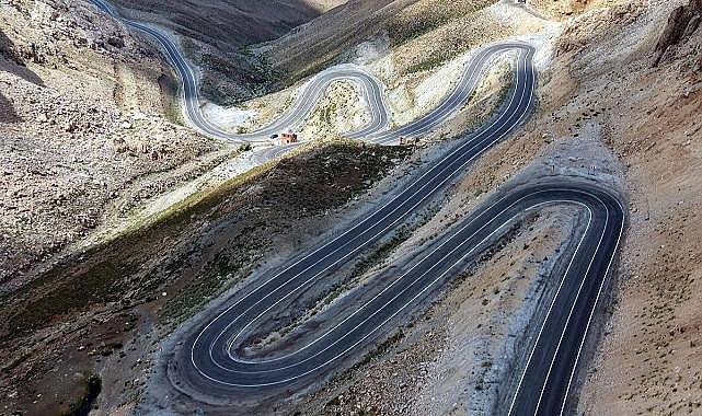 Saatler süren tehlikeli yol tarih oluyor