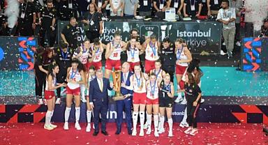Şampiyonluğun ödülü ortaya çıktı! Filenin Sultanları'na kese kese altın