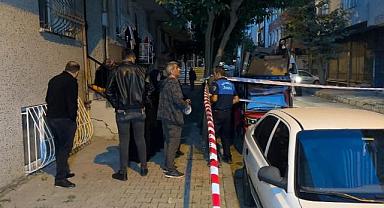 Sultangazi’de duvarlarında çatlaklar oluşan iki apartman tedbiren tahliye edildi