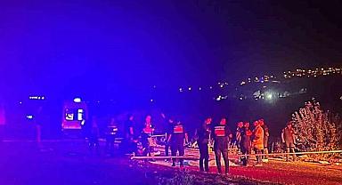 Ters şeride giren alkollü tır sürücüsü motosiklete çarptı: 2 ölü, 1 yaralı