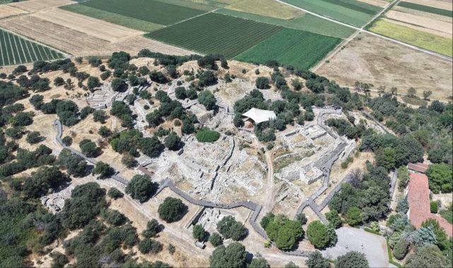 Troya Antik Kenti'nde 2 bin 800 yıllık agora gün yüzüne çıkıyor