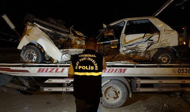 Üç aracın karıştığı kazada ikiye bölünen otomobilin sürücüsü hayatını kaybetti
