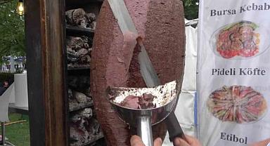 Üç metrelik tabakta Bursa kebabı ikramı