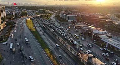 Valilik kararı sonrası okulların ilk günü trafik yoğunluğu yüzde 51 olarak ölçüldü