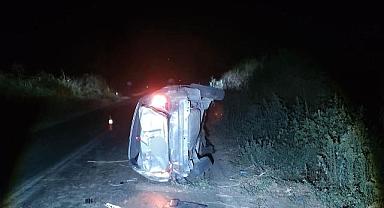 Viraja hızlı giren otomobil takla atarak kanala devrildi: 1 ölü 2 yaralı