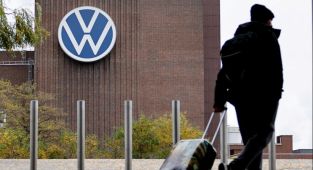 Volkswagen 2030 yılına kadar 100 bin çalışanını işten çıkaracağını duyurdu