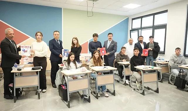Yenişehir'de üniversite hazırlığa 3 bin kitap desteği
