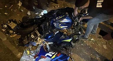 Yolun bittiğini fark etmeyince motosikleti ile boş alana uçtu