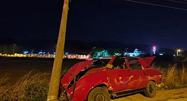 Yolun karşısına geçmek isteyen aileye otomobil çarptı