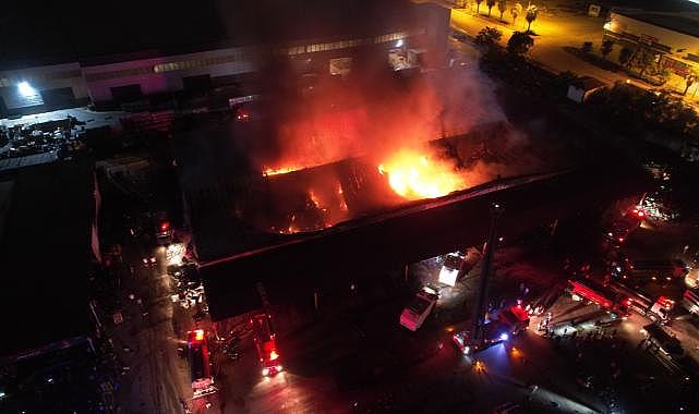 Adana’da halde çıkan yangında 22 iş yeri kullanılamaz hale geldi