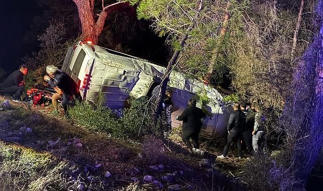 Antalya’da dağcıları taşıyan minibüs şarampole devrildi: 15 yaralı