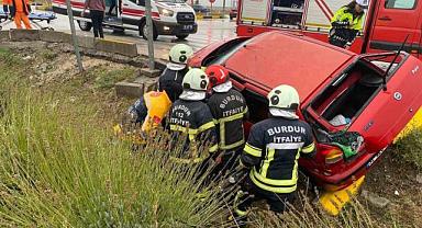 Burdur’da otobüs ile otomobil çarpıştı: 2 yaralı