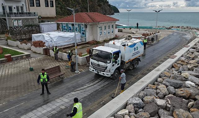 Bursa Büyükşehir ekiplerinden sahillerde temizlik çalışması