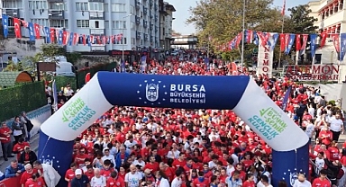 Bursa'da dev koşu! Binlerce Bursalı Cumhuriyet için koştu