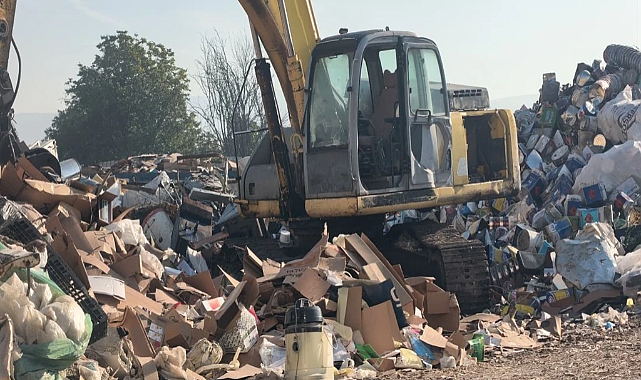 Bursa'da iş makinesiyle hurdaların arasında kalan operatör öldü