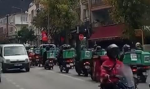 Bursa’da yüzlerce motokurye, vefat eden arkadaşları için konvoy yaptı
