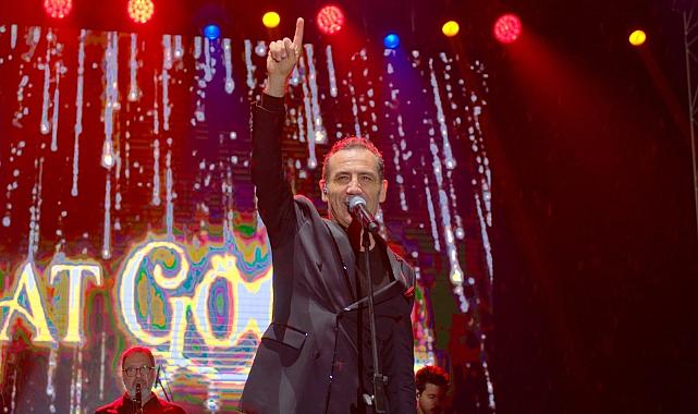 Bursa'da Cumhuriyet Bayramı etkinlikleri kapsamında Ferhat Göçer konser verdi
