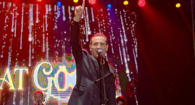 Bursa'da Cumhuriyet Bayramı etkinlikleri kapsamında Ferhat Göçer konser verdi
