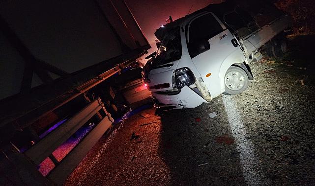 Bursa'da tır ile kamyonetin çarpışması sonucu 2 kişi yaralandı