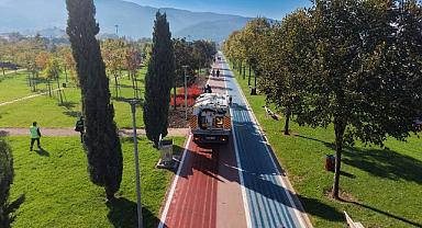 Büyükşehir’den park ve bahçelere düzenli bakım