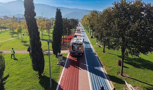 Büyükşehir’den park ve bahçelere düzenli bakım