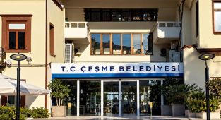 Çeşme Belediyesi'ne operasyon: 8 gözaltı