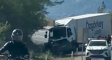 Cip ile kamyon kafa kafaya çarpıştı: Çinli turist hayatını kaybetti