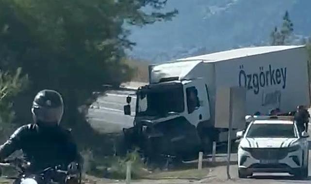 Cip ile kamyon kafa kafaya çarpıştı: Çinli turist hayatını kaybetti