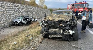 Çorum'da iki otomobil çarpıştı: 4 ölü, 2 yaralı
