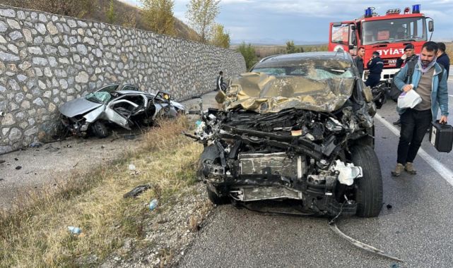 Çorum'da iki otomobil çarpıştı: 4 ölü, 2 yaralı