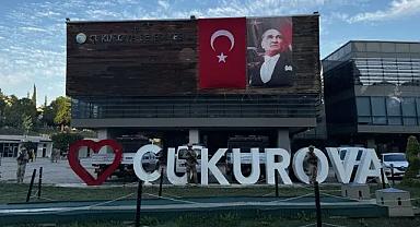 Çukurova Belediyesine yönelik operasyonda gözaltına alınan 49 kişi adliyeye sevk edildi