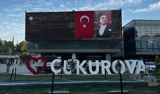 Çukurova Belediyesine yönelik operasyonda gözaltına alınan 49 kişi adliyeye sevk edildi