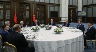 Cumhurbaşkanı Erdoğan, Yüksek Mahkeme Başkanlarıyla yemekte bir araya geldi