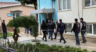 Denizli'de Merkezefendi Belediyesi'ne yönelik soruşturmada 5 şüpheli tutuklandı