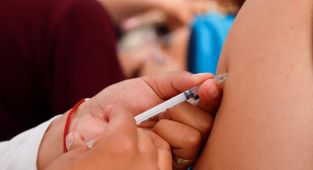 Dünyanın ilk kanser aşısı melanomun nüksetme veya ölüm riskini yüzde 42 azalttı