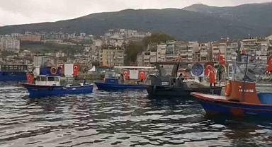 Gemlikli balıkçılardan denizde Cumhuriyet turu