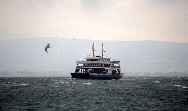 Gökçeada ve Bozcaada hatlarındaki feribot seferlerine fırtına engeli