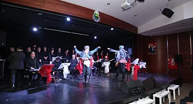 İnegöl'de Gençlik Korosu'ndan Cumhuriyet'e özel konser