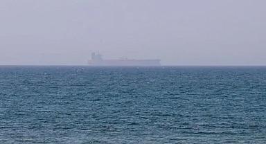 İran ordusu: Basra Körfezi'nde petrol transferi yapan 4 gemi vuruldu